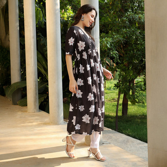 Water Lilies Kurta With Trousers And Dupatta