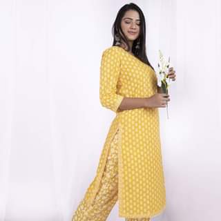 YELLOW GAYATRI KURTA SET