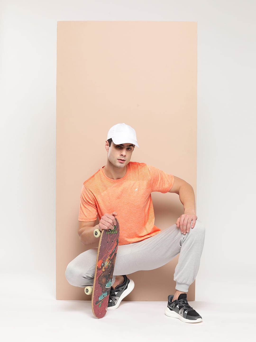 Alcis Men Solid Slim Fit T-shirt
