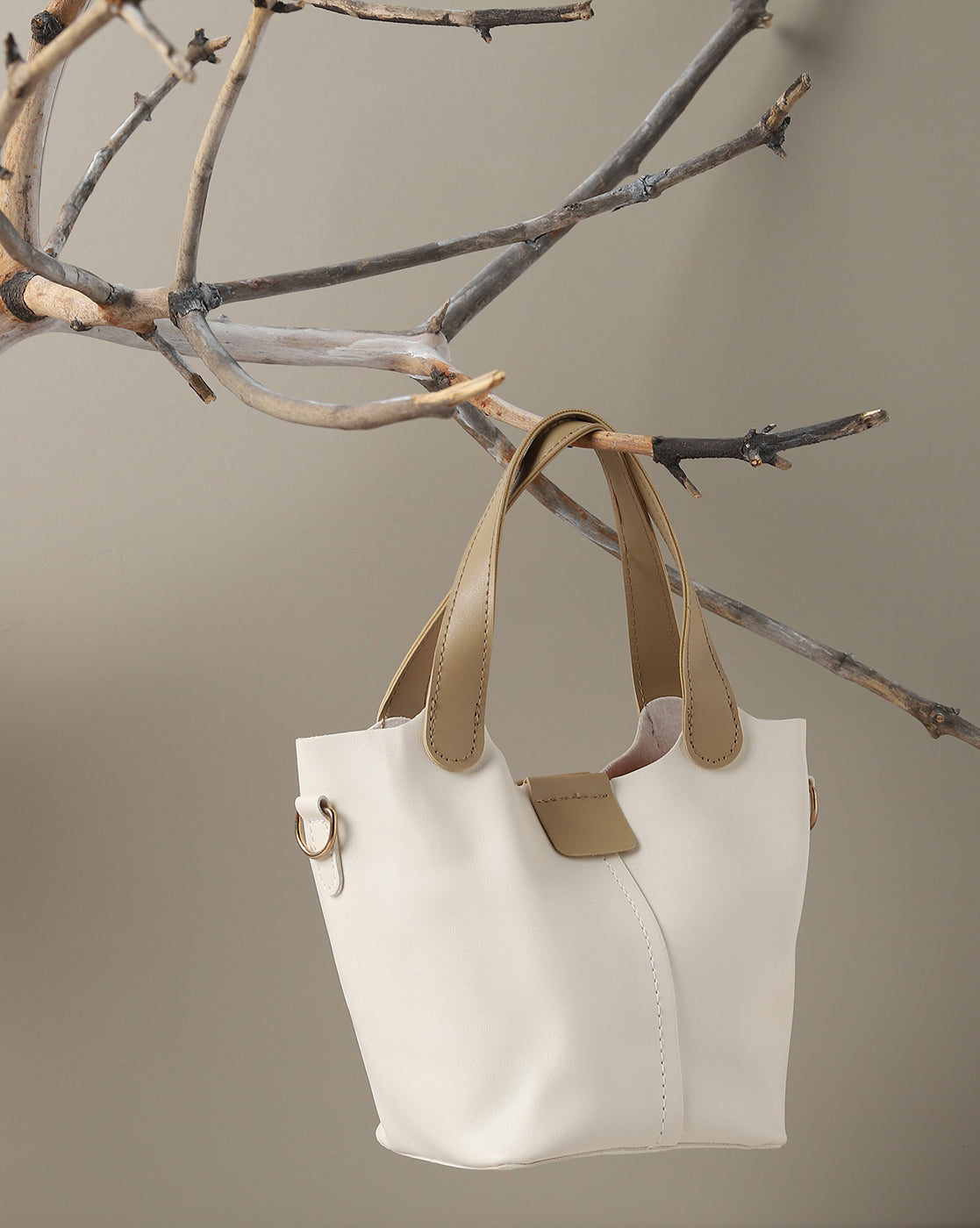 Vera White Handbag