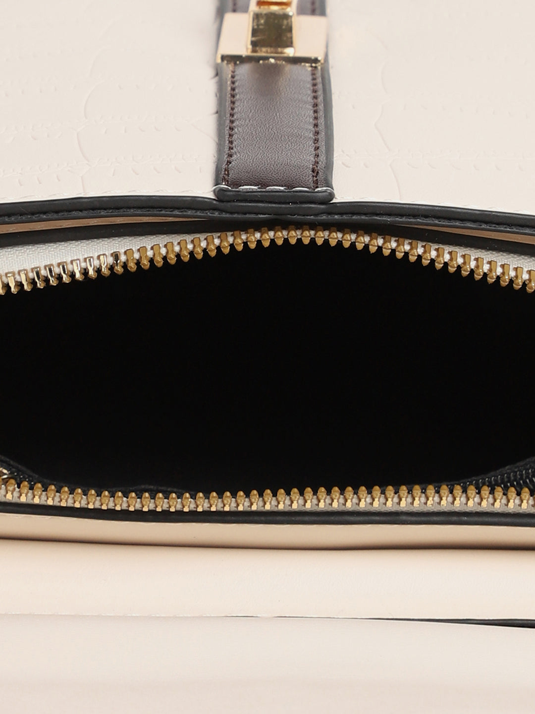 Cara White Handbag With Pouch