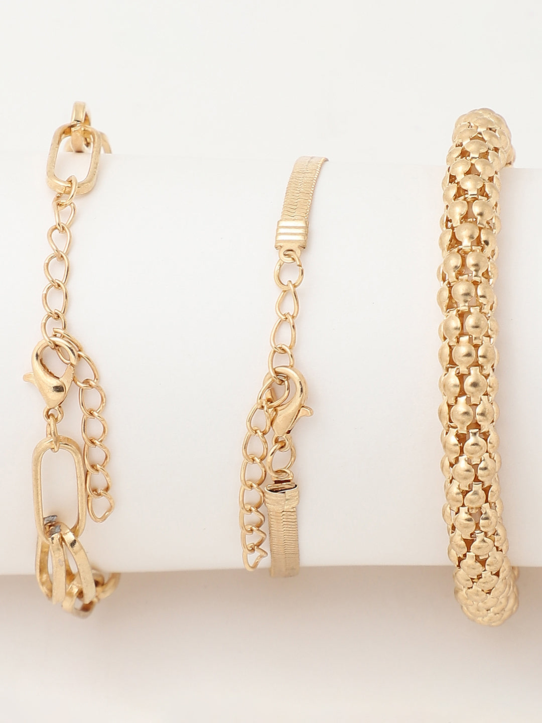 WHITE EMBELLISHED ANALOG ROUND DIAL AND GOLD METAL STRAP WATCH AND BRACELETS