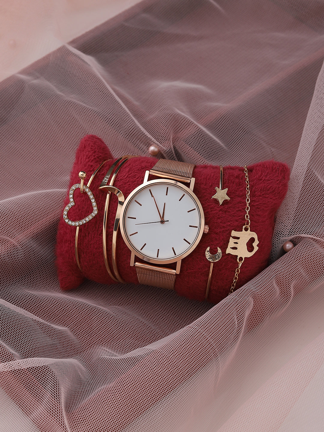 White Analog Round Dial With Gold Metal Strap Watch & Bracelets