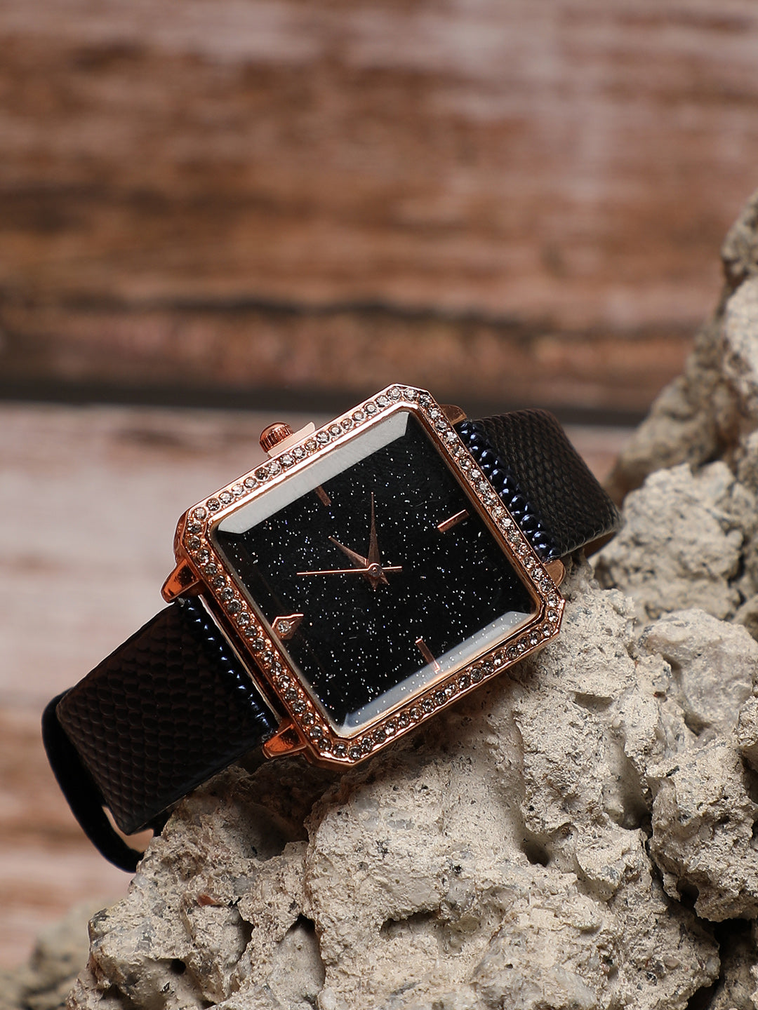 Black Analogue Watch