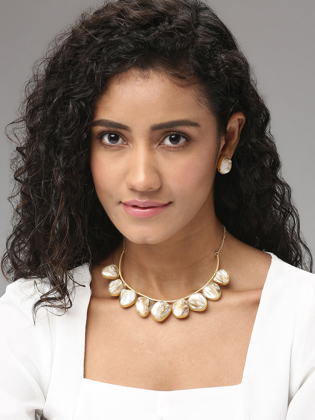 FLAT PEARL CHOKER & EARRING SET