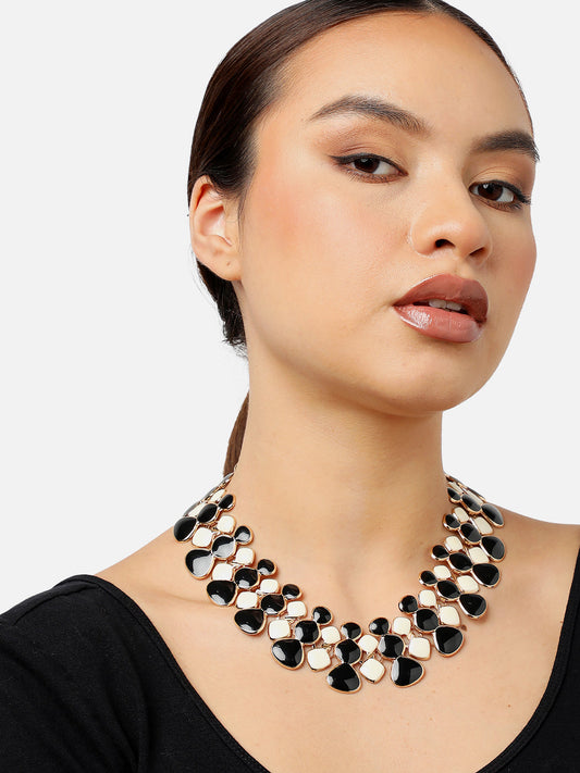 Monochromatic Necklace