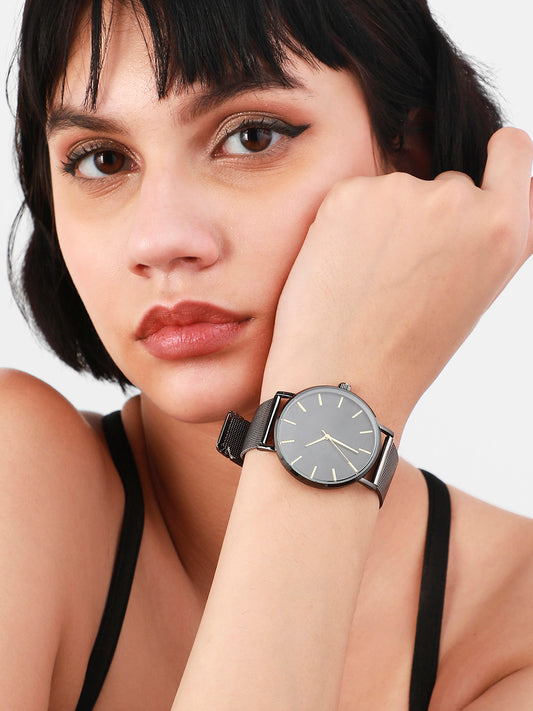Round Black Analogue Watch