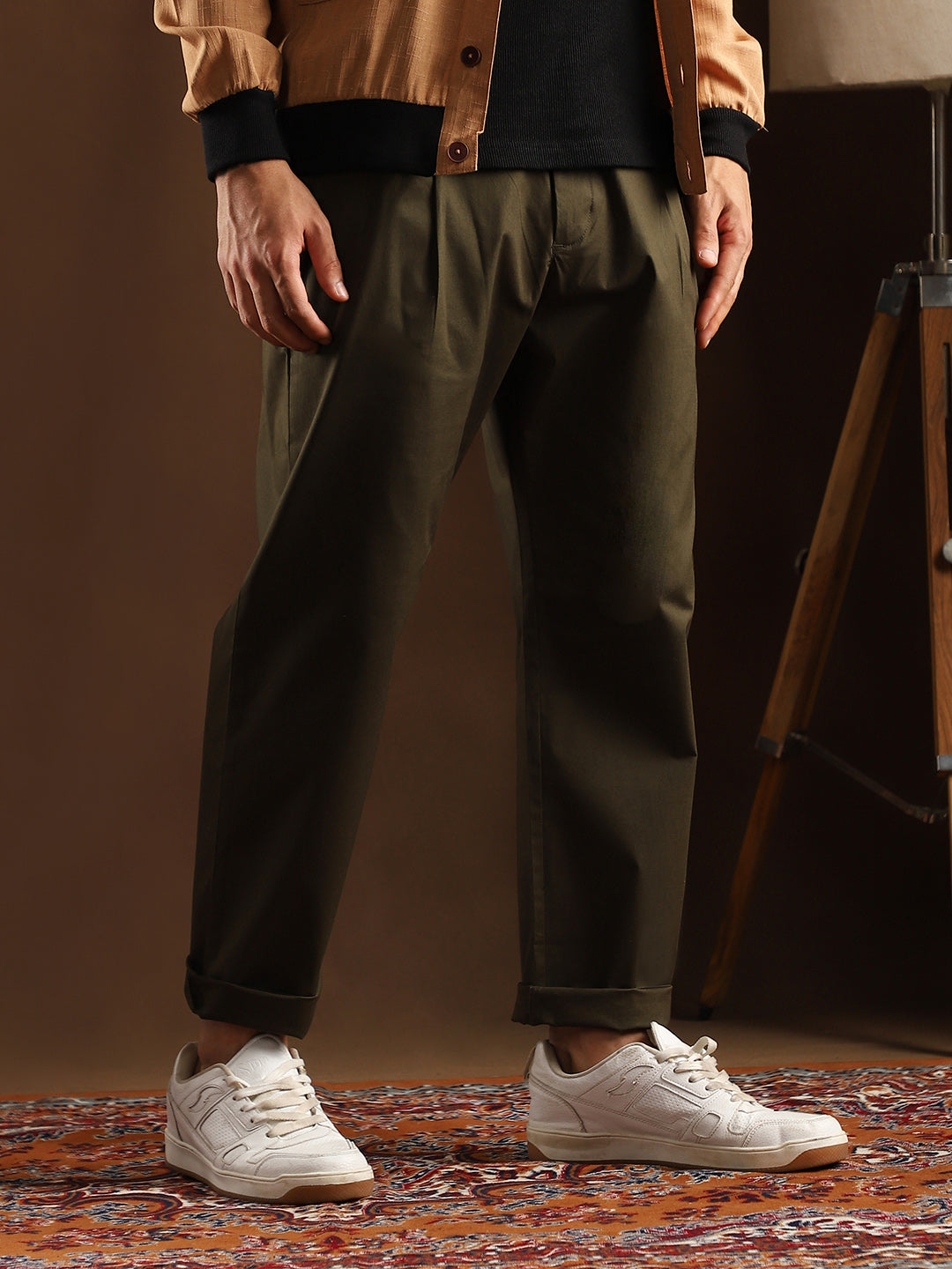 Solid-Pleated Chino Trousers