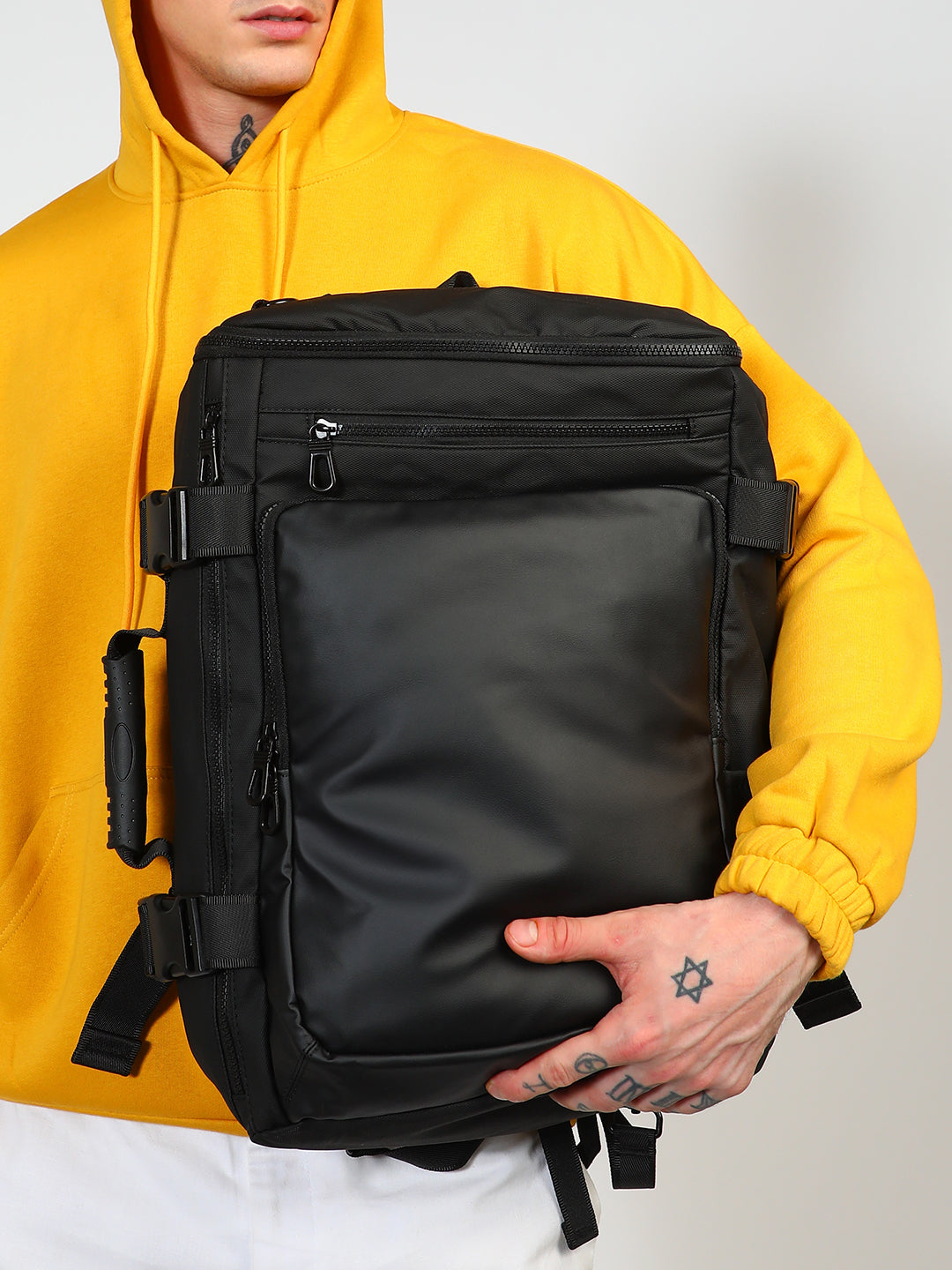 The Traveller's Guide Backpack - Midnight Black