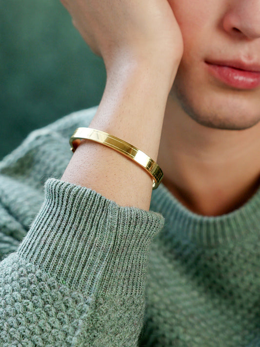 The Halo-Lined Bangle Bracelet