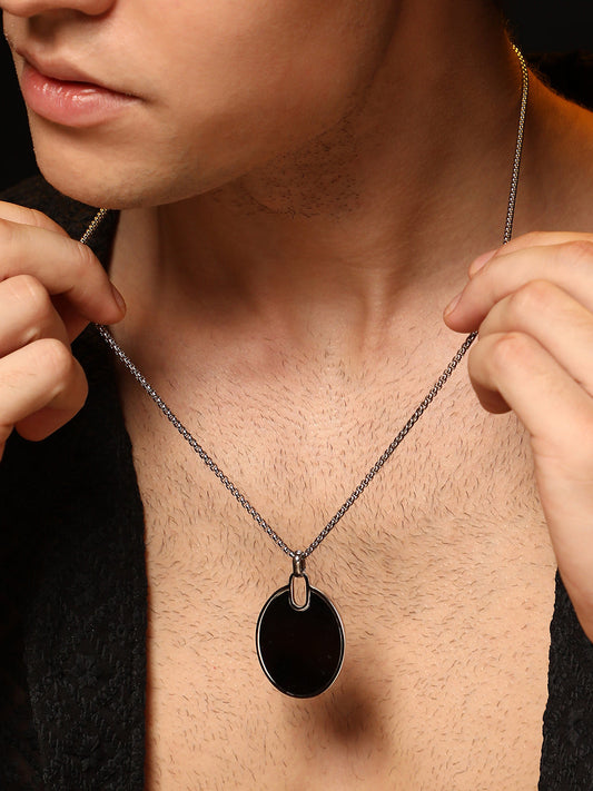 The Circular-Plate Pendant Necklace