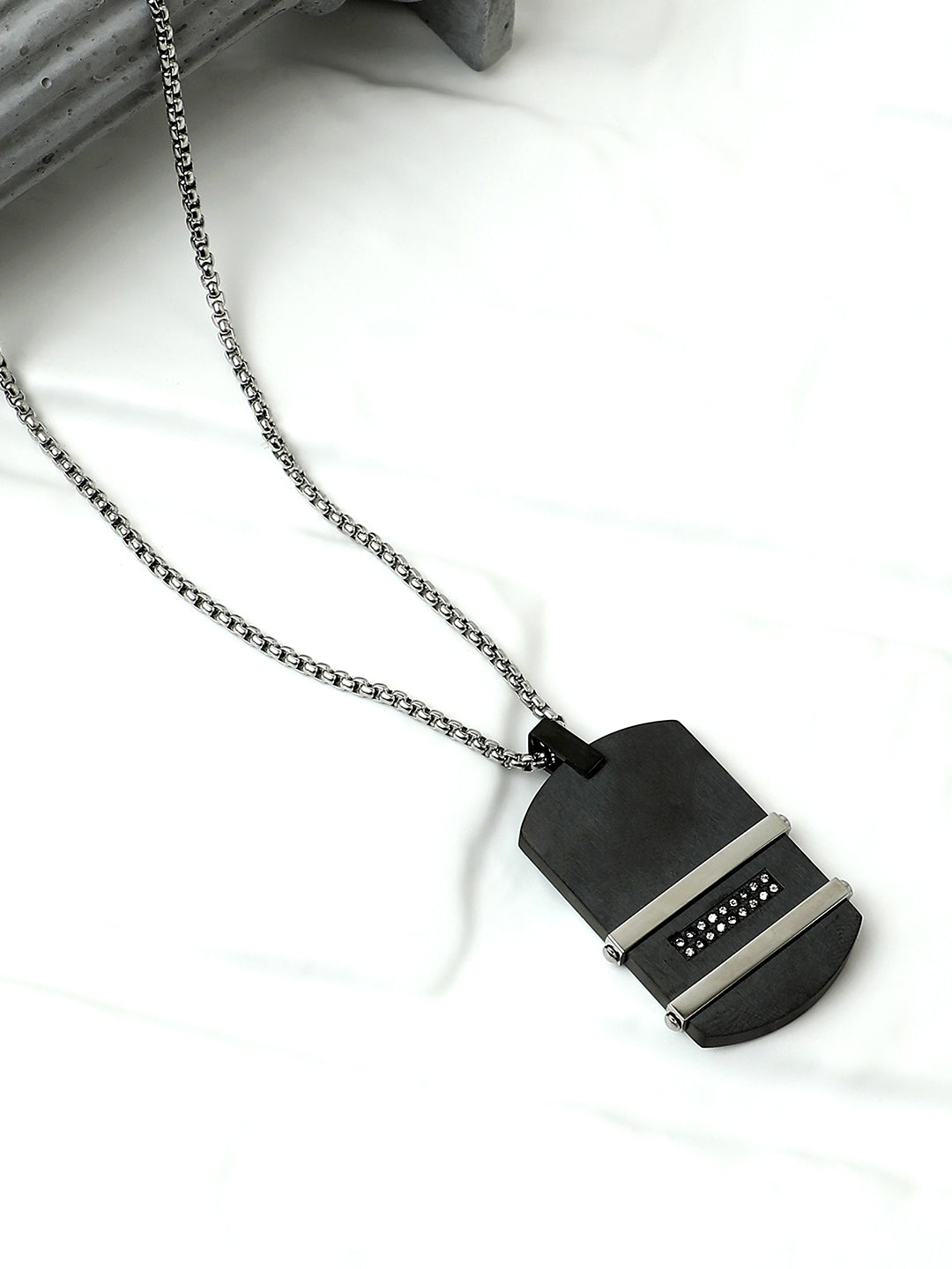 The Lined Plate Pendant Necklace