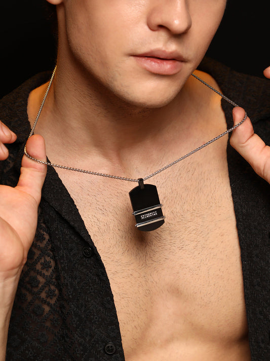 The Lined Plate Pendant Necklace