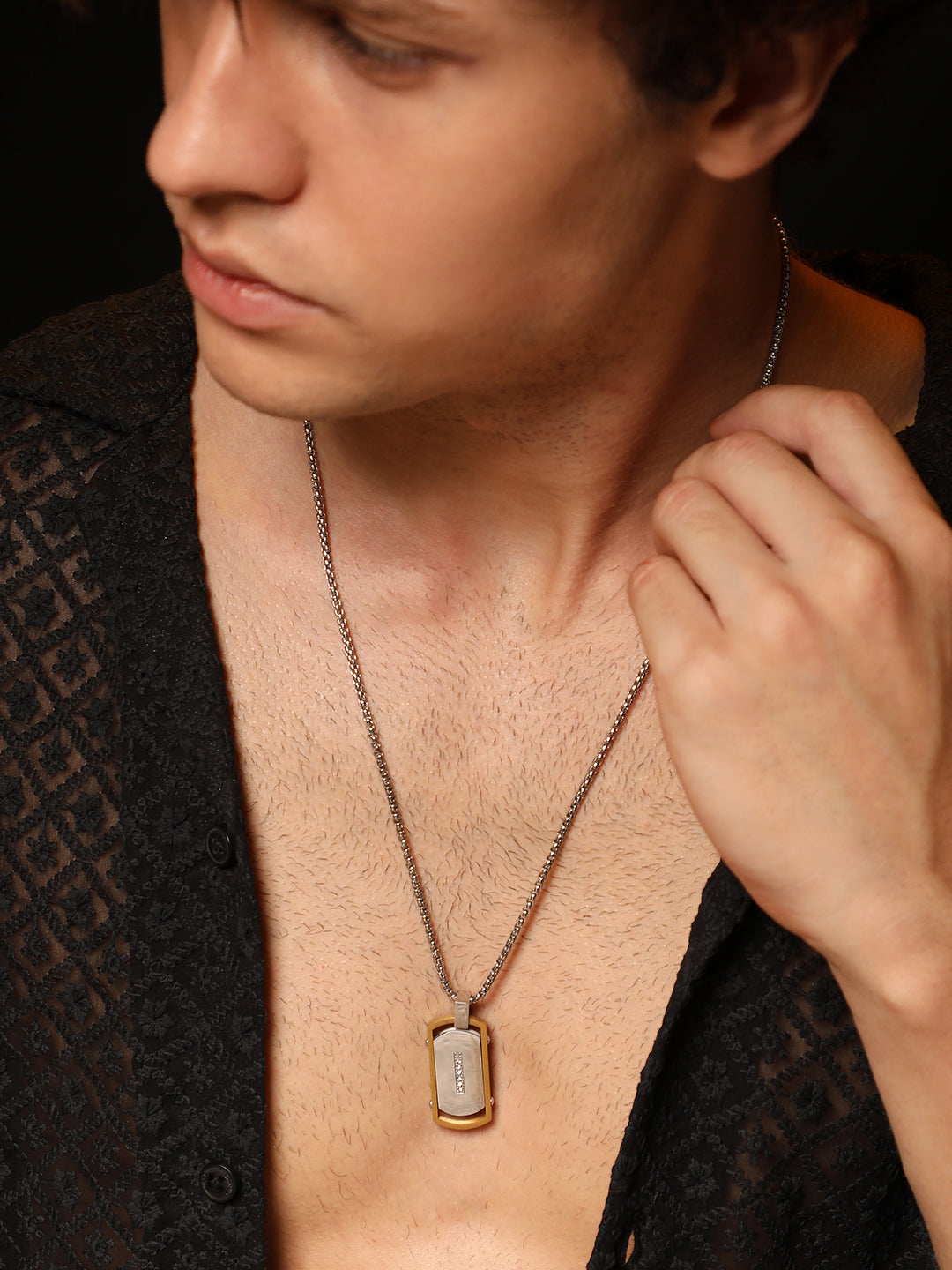 The Embellish-Lined Plate Pendant Necklace