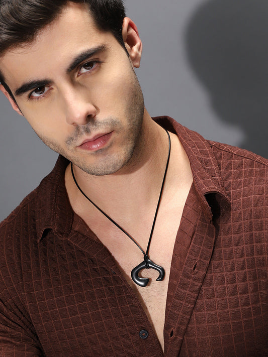 The Dallas Pendant Necklace Onyx Black
