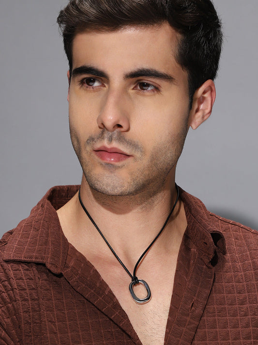 The Austin Pendant Necklace Metallic Silver