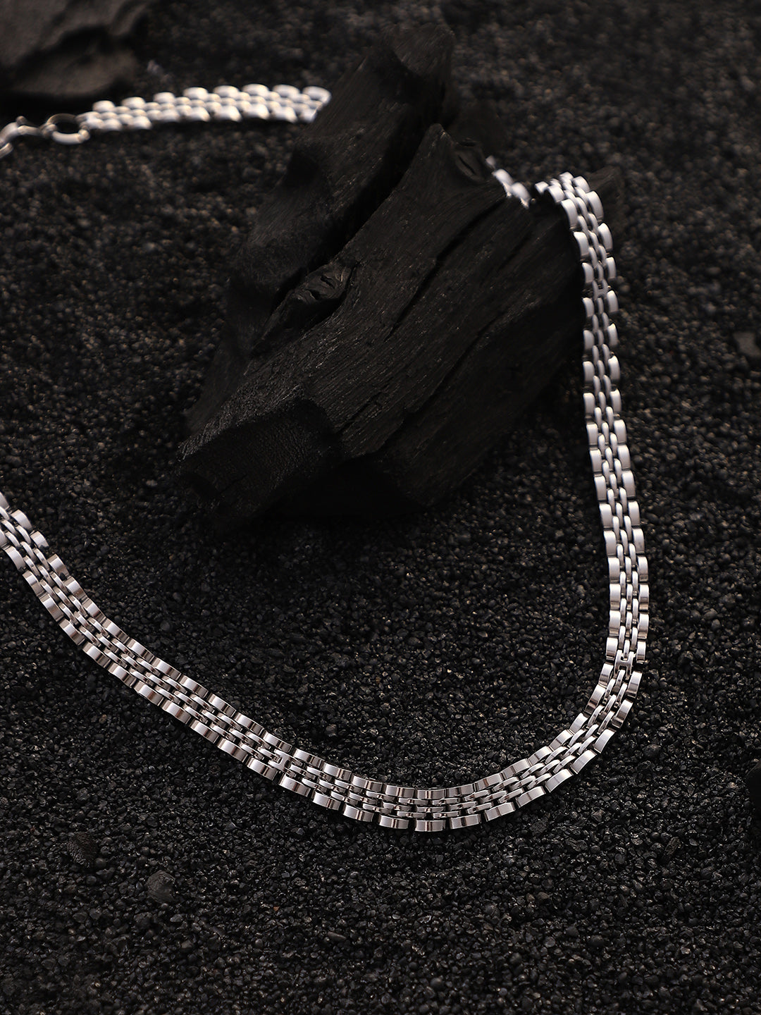 The Five-H-Link Chain Necklace