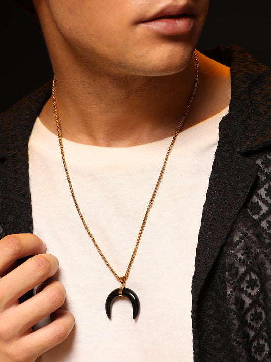 The Horn Pendant Necklace