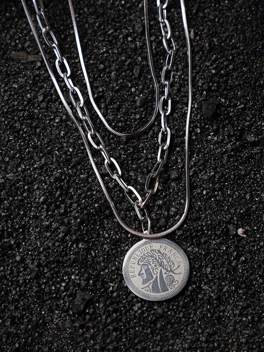 The Minté Pendant Necklace - Metallic Silver