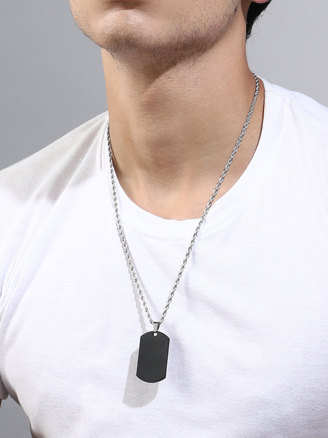 The Curve-Plate Pendant Necklace - Onyx Black