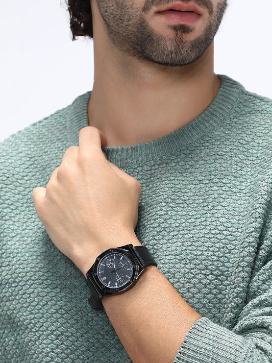 The Drifter's Compass Round Watch - Onyx Black