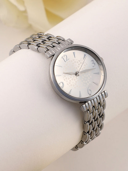 The Noe Round Watch - Metallic Silver