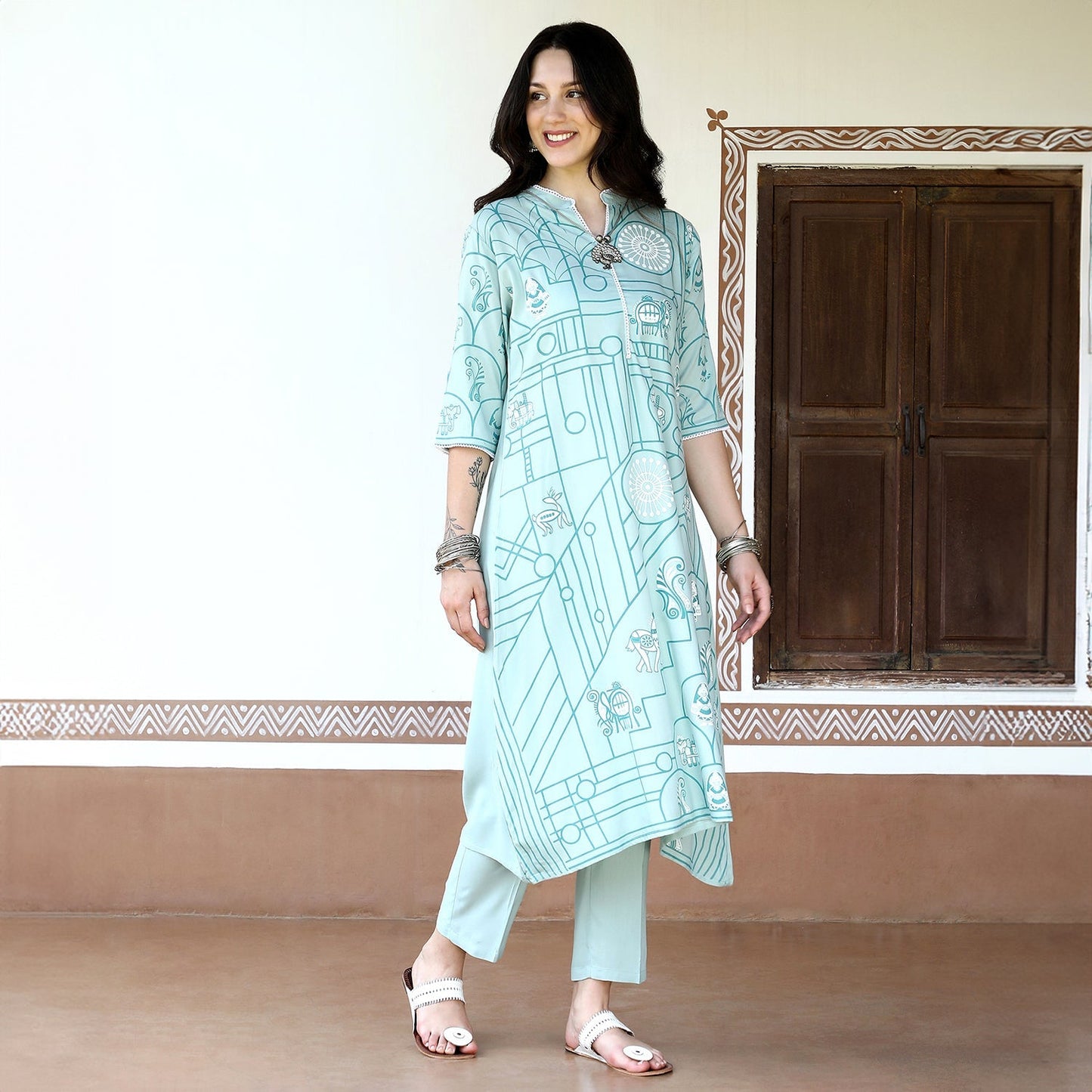 Metallic Flora Print Kurta With Trousers Set