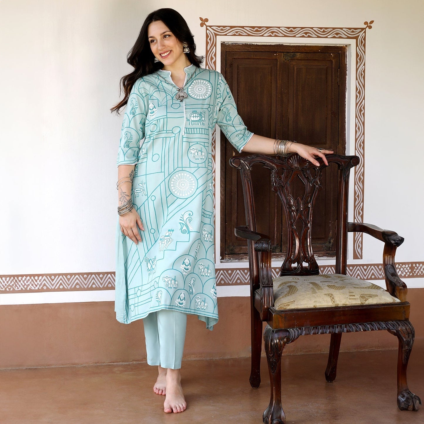 Metallic Flora Print Kurta With Trousers Set