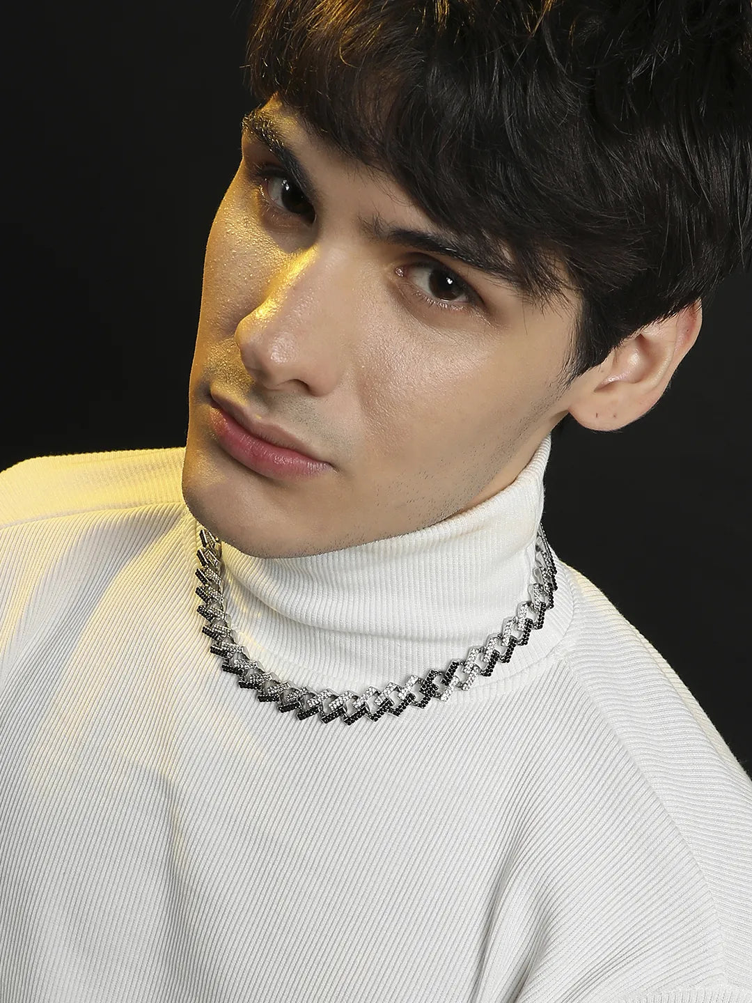 Embellished Contrast Chain - Black & Silver