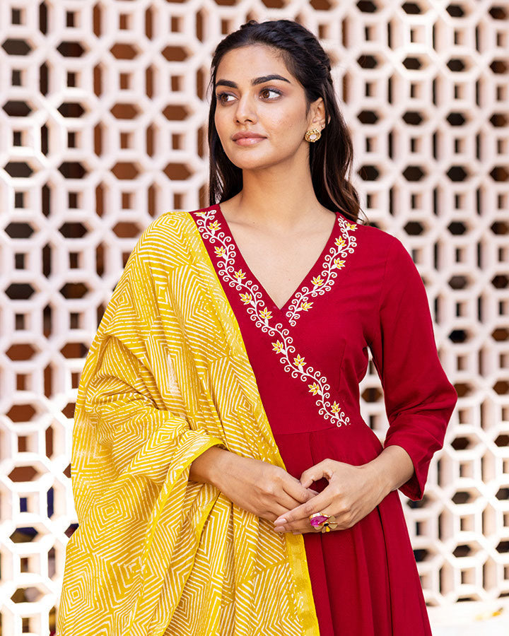 RUHI EMBROIDERED SUIT SET