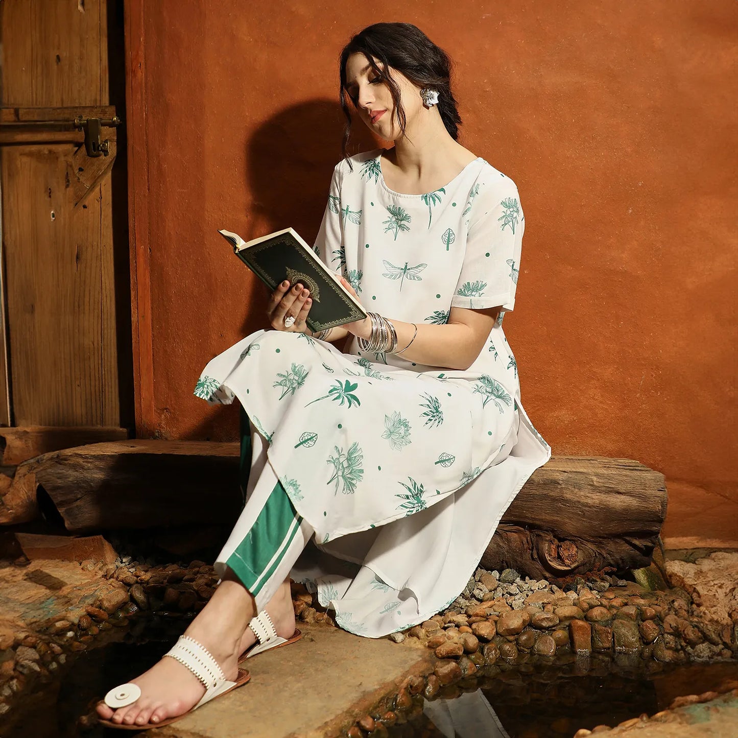 Dragonfly Palm Kurta With Trousers
