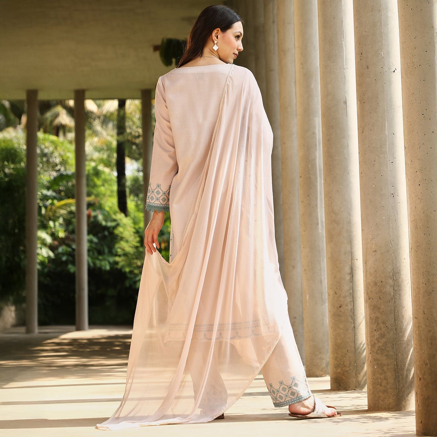 Constrast-Motif Kurta Set