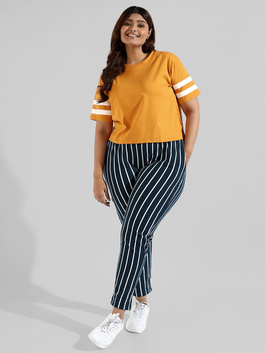 Solid Stylish Shorts Sleeve Round Neck Top