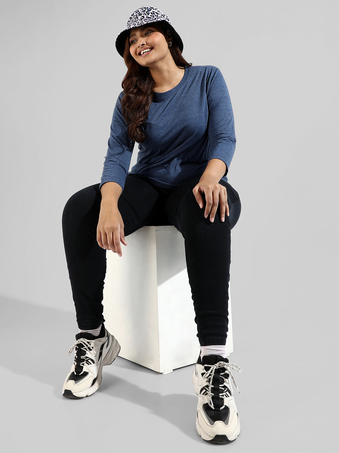 Solid Stylish Quarter Sleeve Round Neck Top