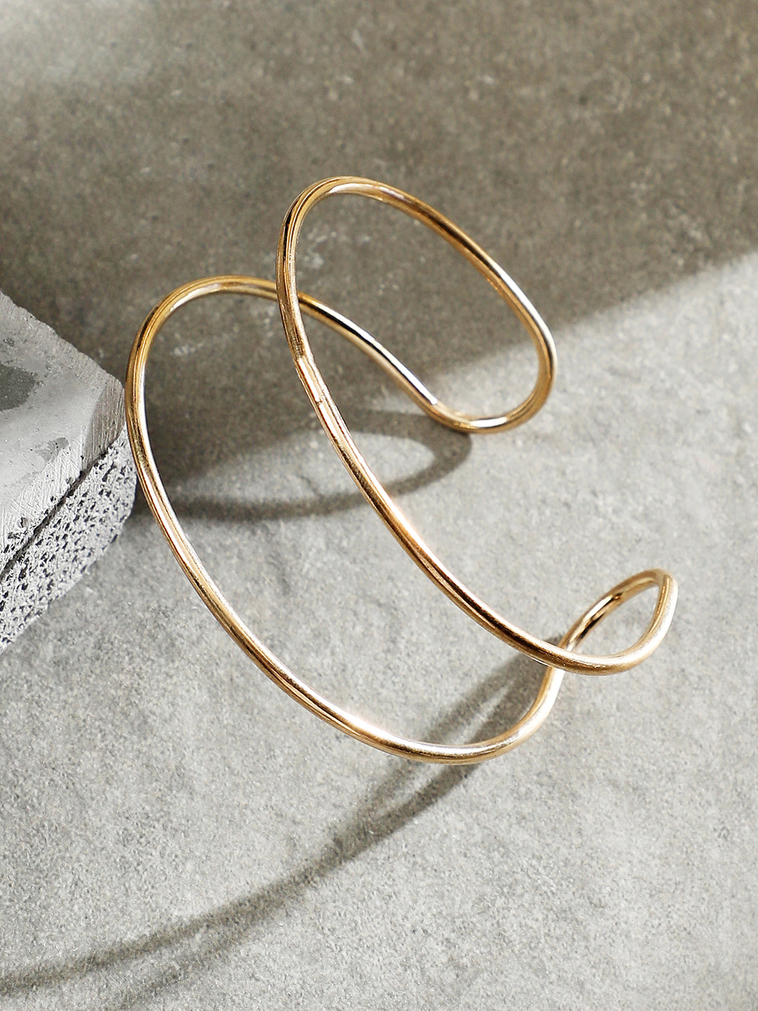 The Minimal Lined Cuff Armlet - California Gold-SOHIAR6197