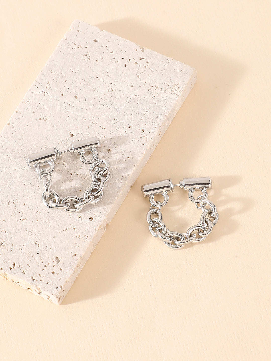 The Chain Bar Hoop Earrings - Metallic Silver-SOHIER6031