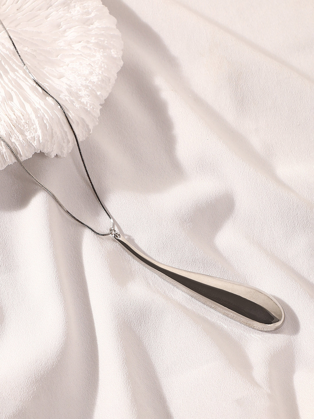 The Drip Pendant Necklace - Metallic Silver-SOHINC6057