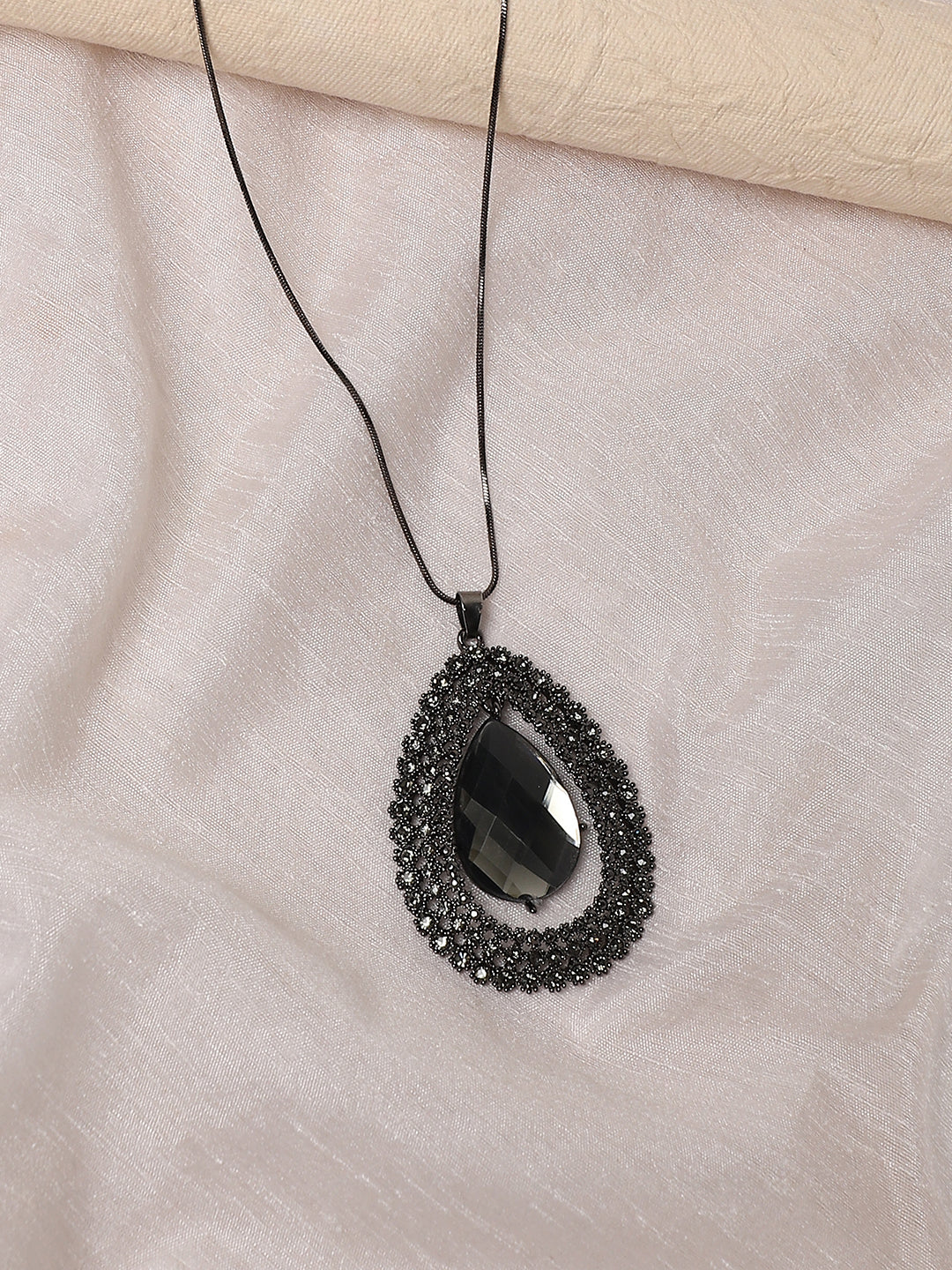 Silver-Plated Oval-Shaped Artificial Stones Studded Velvet Pendants With Chains