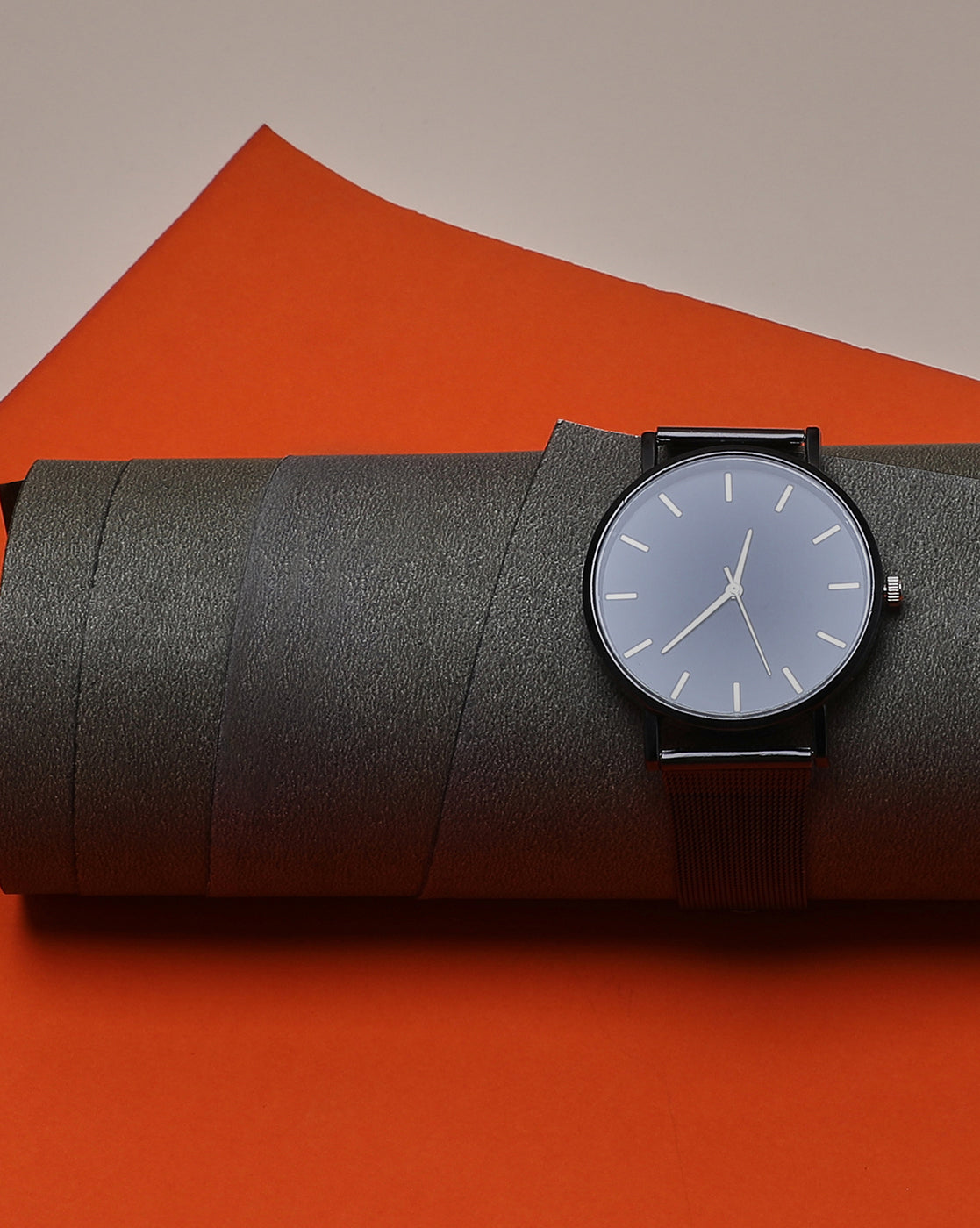 Sleek Black Analog Round Dial With Black Hour Marker & Black Metal Strap