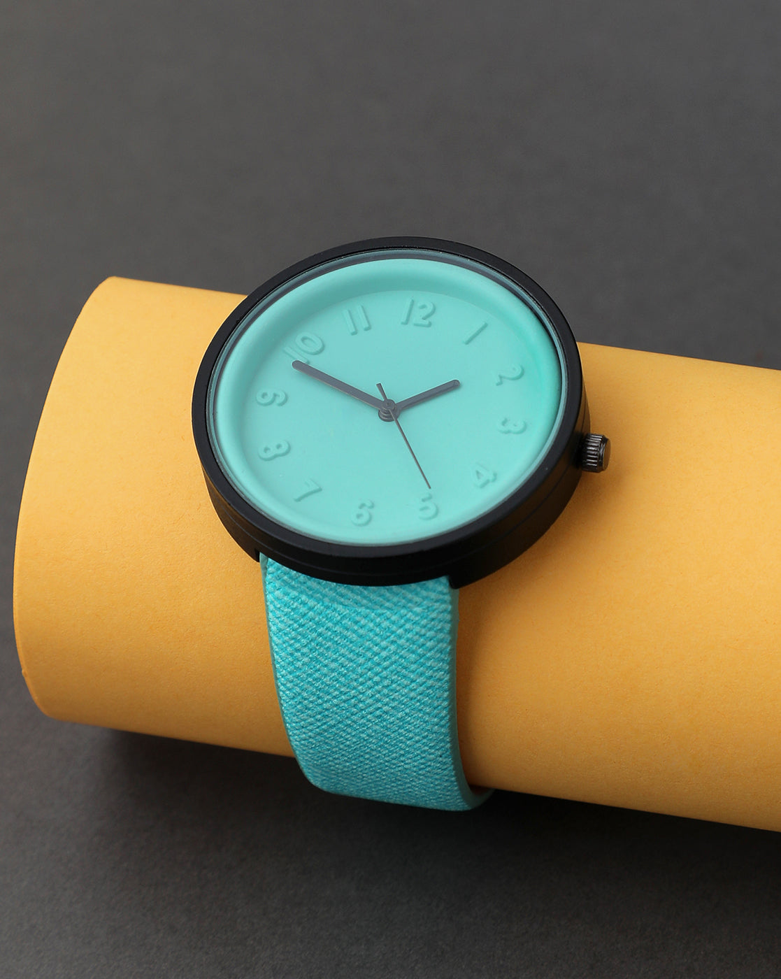 Blue & Black Analog Round Dial With Black Hour Marker & Blue Leather Strap