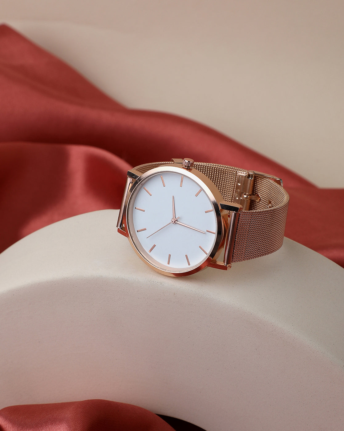 White Analog Round Dial With Gold Hour Marker & Gold Metal Mesh Strap