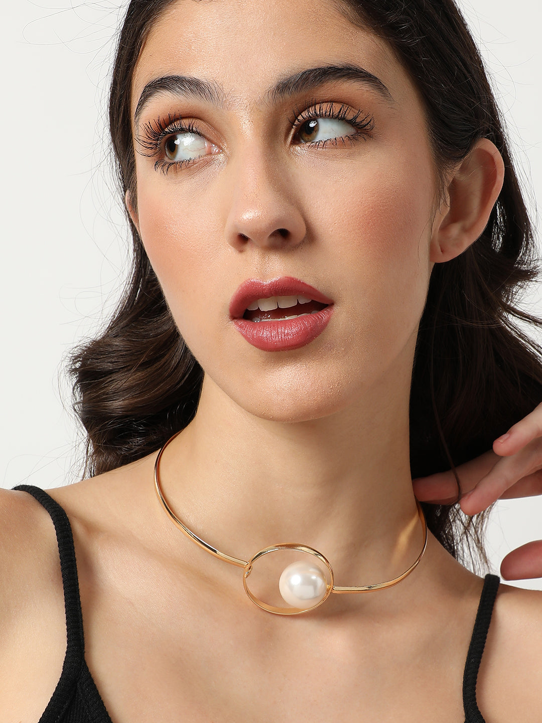 Saturn Pearl Choker