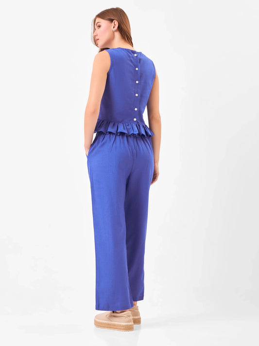 Female model wearing a blue outfit from Stylera, showcasing backside