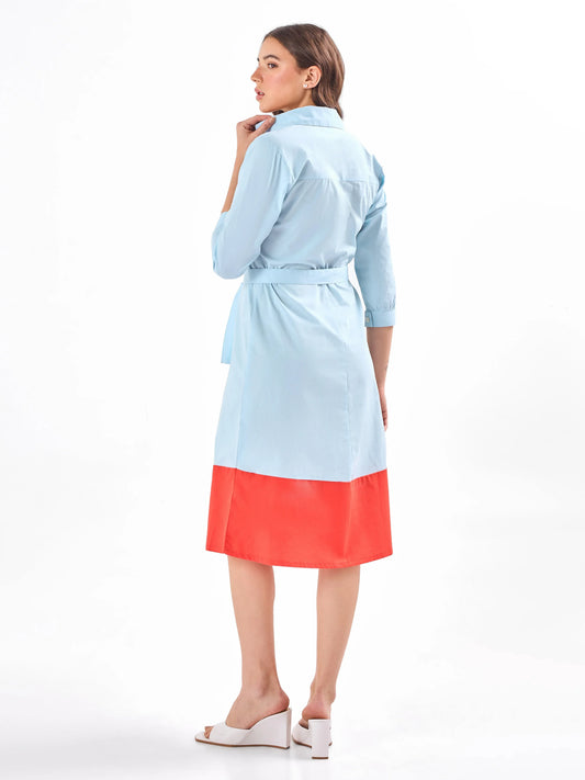 Female model wearing a light blue and orange dress from Stylera, showcasing backside