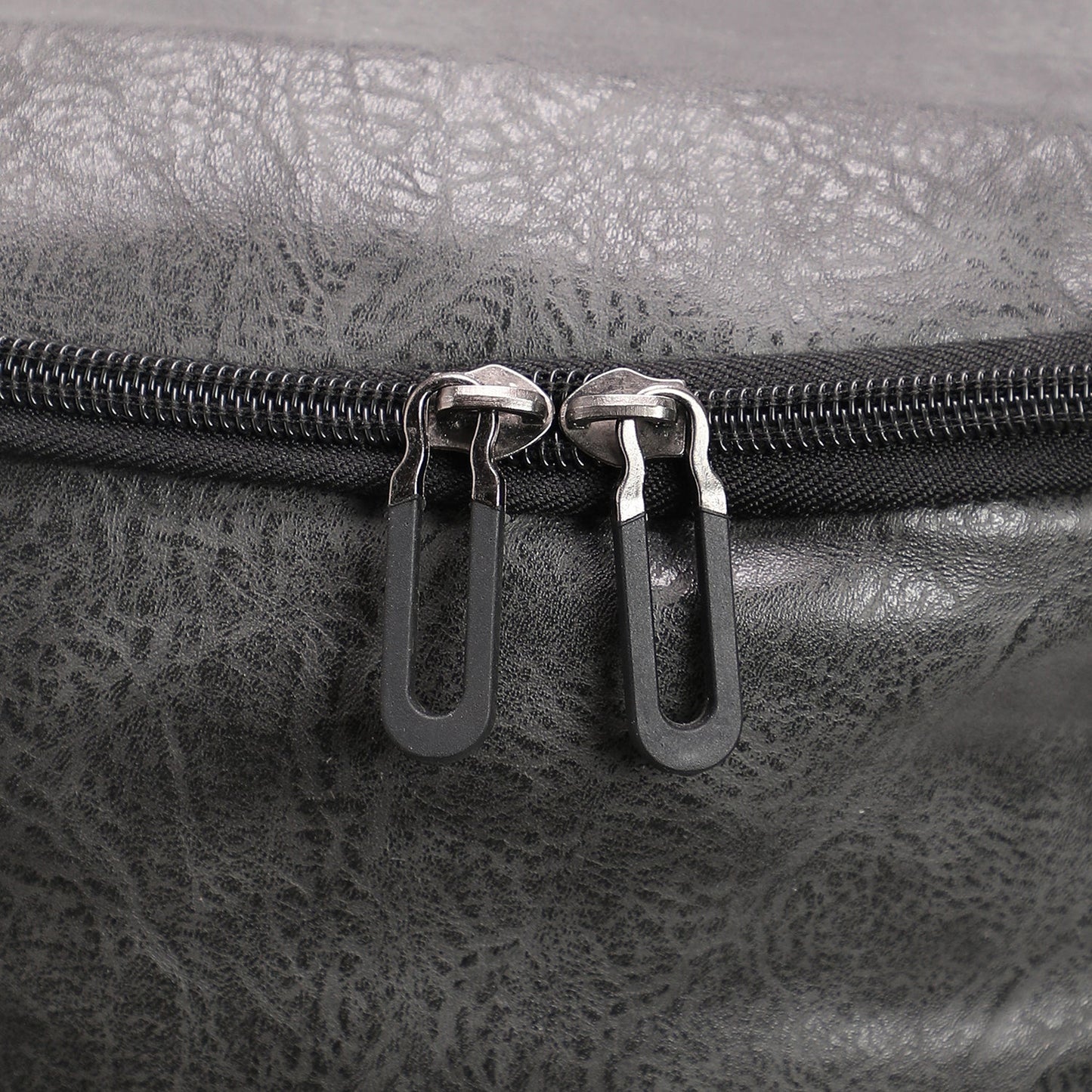 The Voyager Backpack - Moon Grey