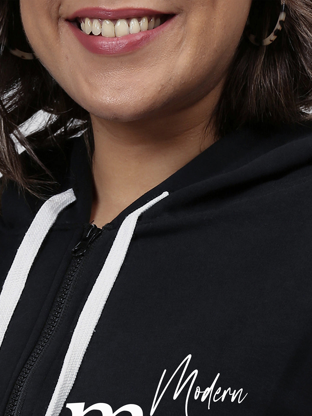 WOMEN TYPOGRAPHIC SWEATSHIRT WITH HOOD