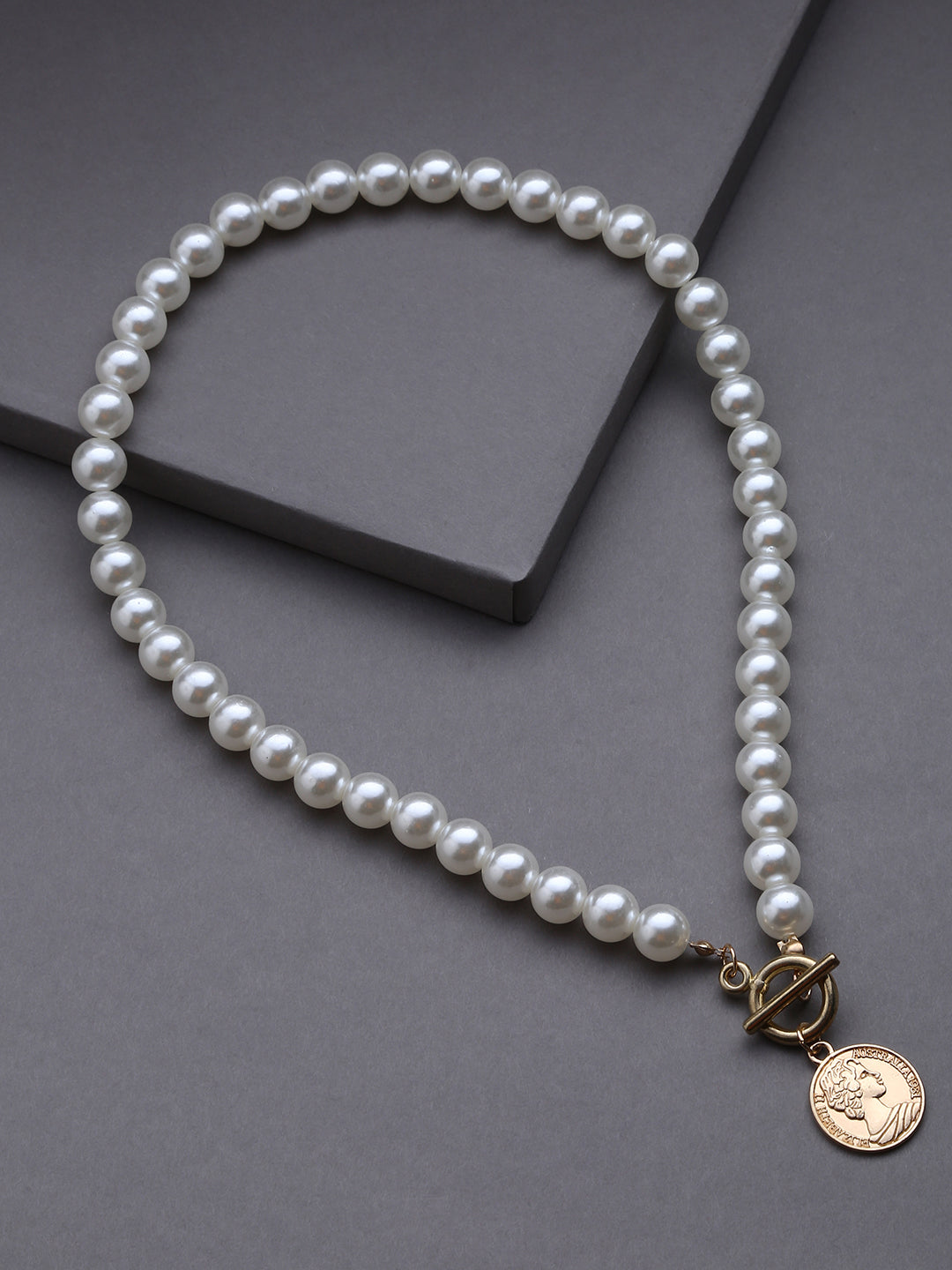 W-Necklaces