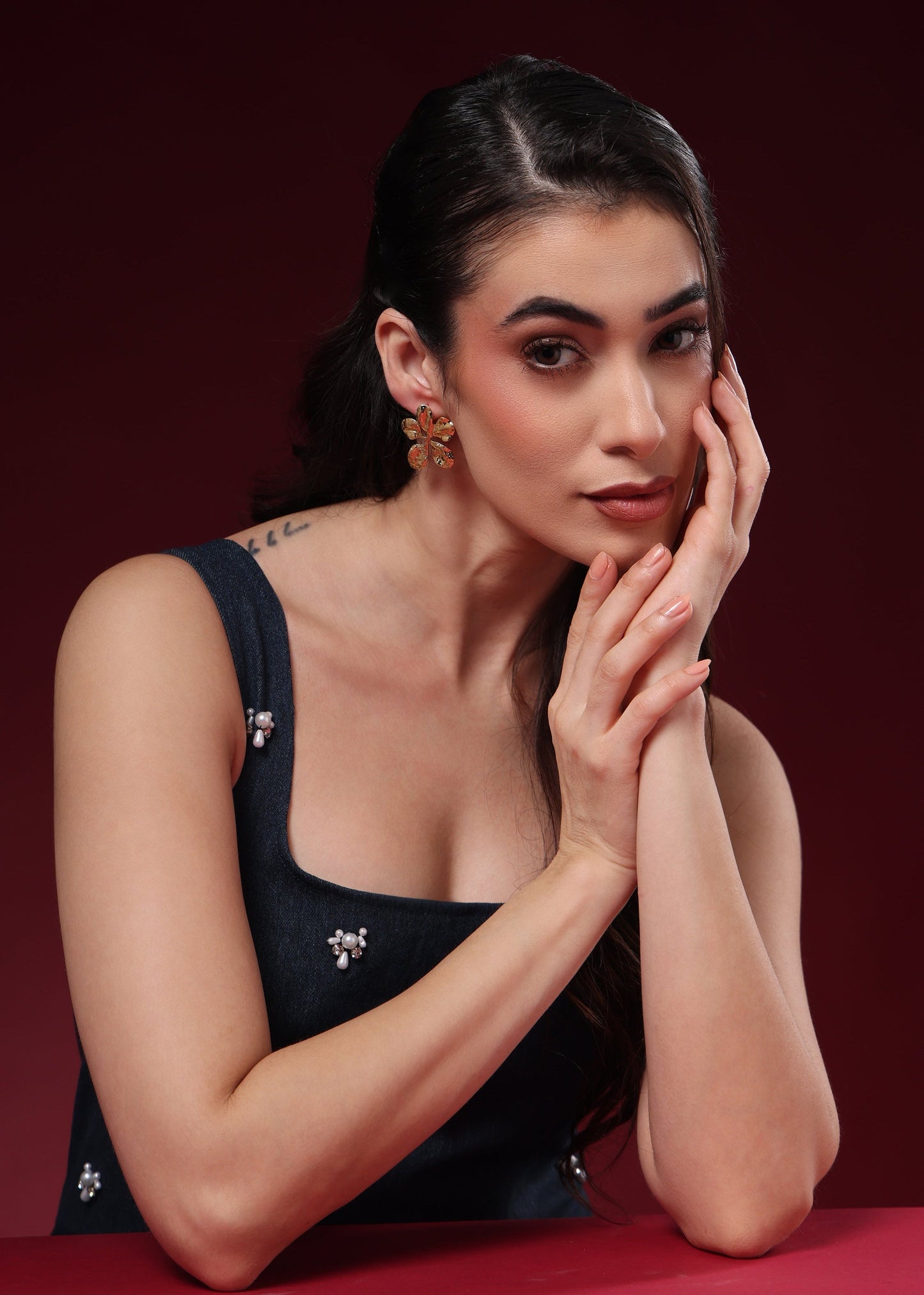 Flower Valora Golden Stud Earrings De Novoo