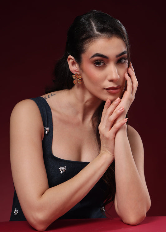 Flower Valora Golden Stud Earrings De Novoo