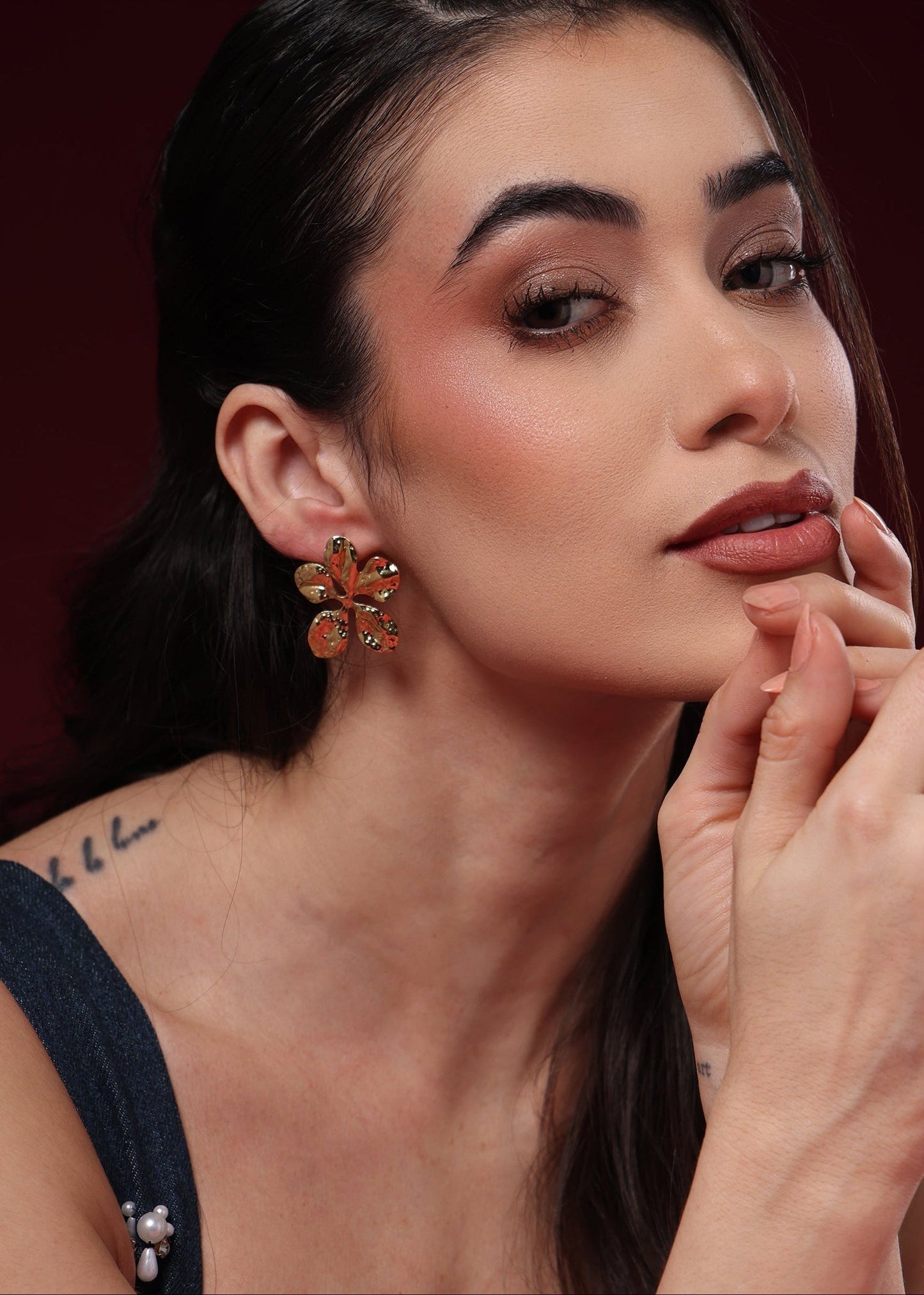 Flower Valora Golden Stud Earrings De Novoo